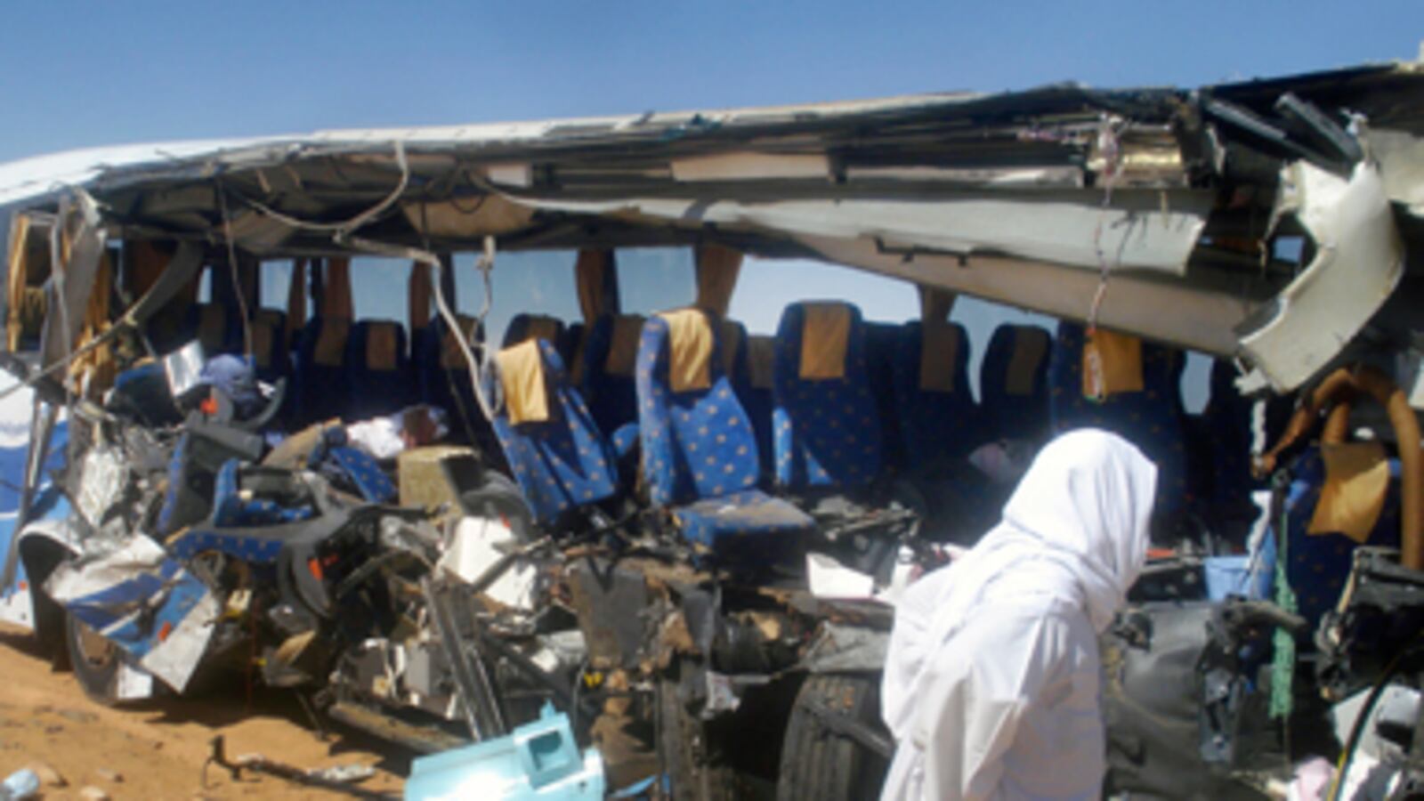 cheats/2010/12/26/egypt-bus-crash-kills-8-american-tourists/cheat---egypt-bus-crash_phyaoi