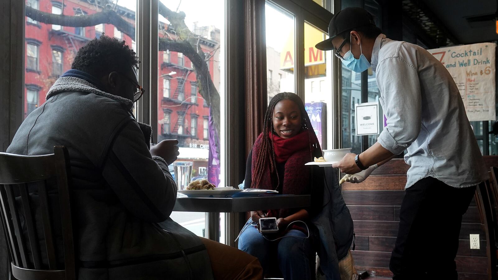 2020-12-11T203101Z_712617384_RC28LK95K4BS_RTRMADP_3_HEALTH-CORONAVIRUS-USA-NEW-YORK_la7sof