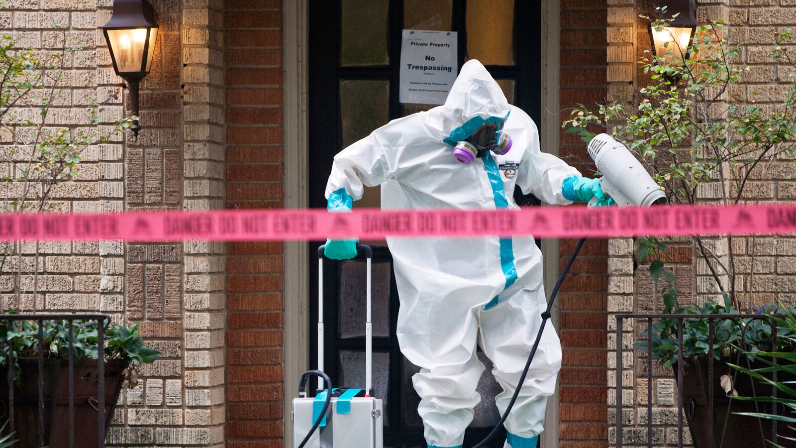 articles/2014/10/16/dallas-a-journal-of-the-plague-city/141015-freedman-dallas-tease_vgedlr