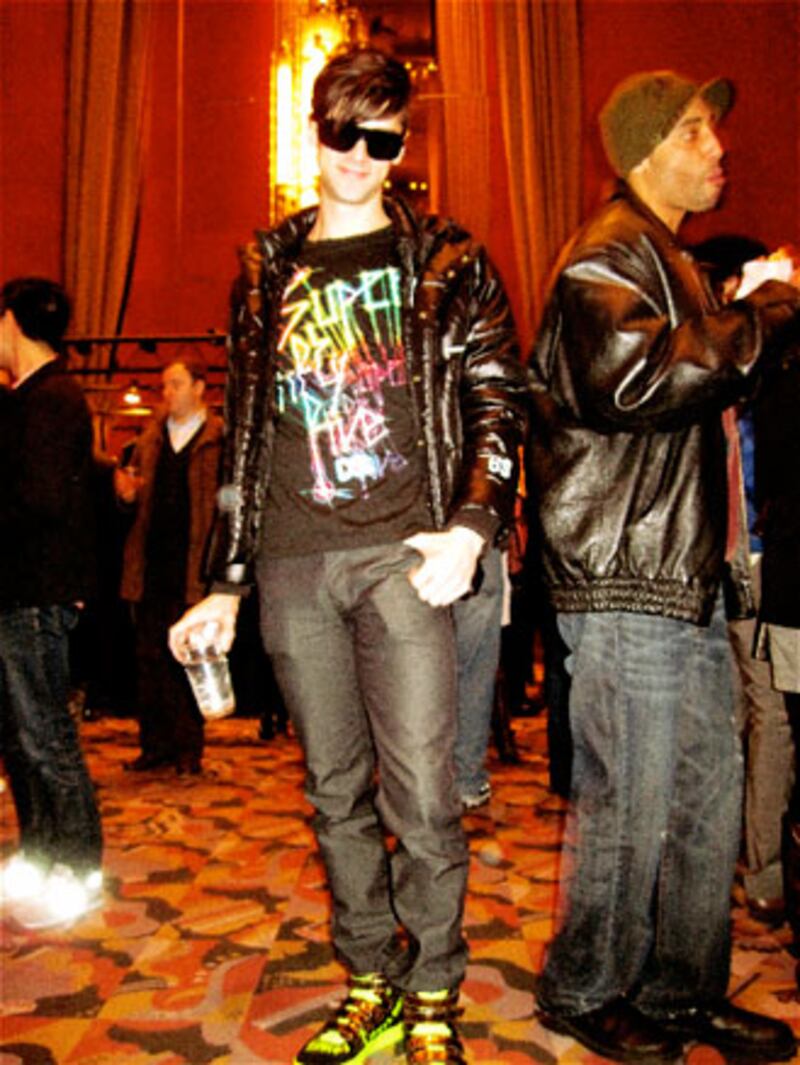 galleries/2010/01/21/lady-gaga-fans-at-radio-city/gaga-fans---5_xmxkkl