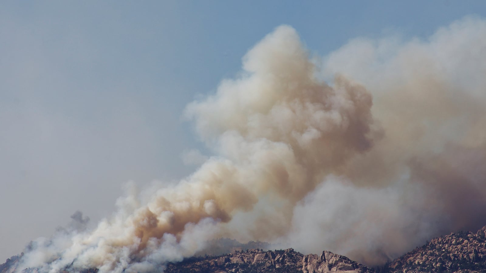 articles/2014/06/09/when-fiery-fact-imitates-fiction-a-deadly-arizona-fire-mirrored-one-writer-s-novel/140609-koryta-arizona-tease_trayyl