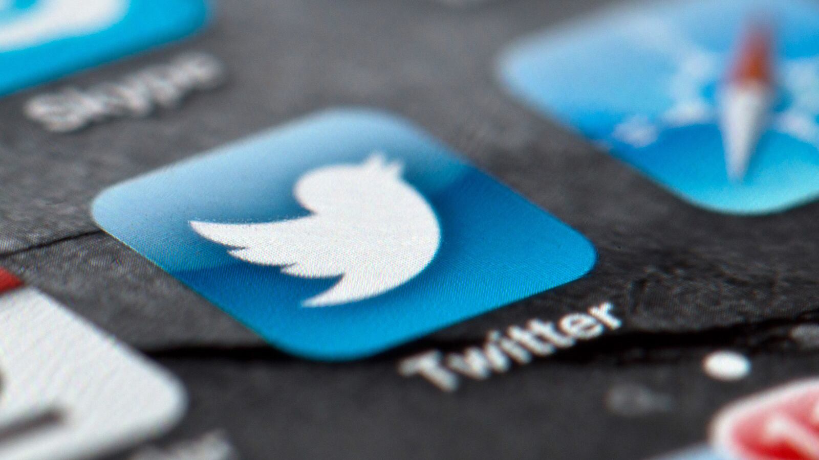 cheats/2013/07/30/twitter-hiring-for-potential-offering/130730-twitter-ipo-cheat_jajxvq