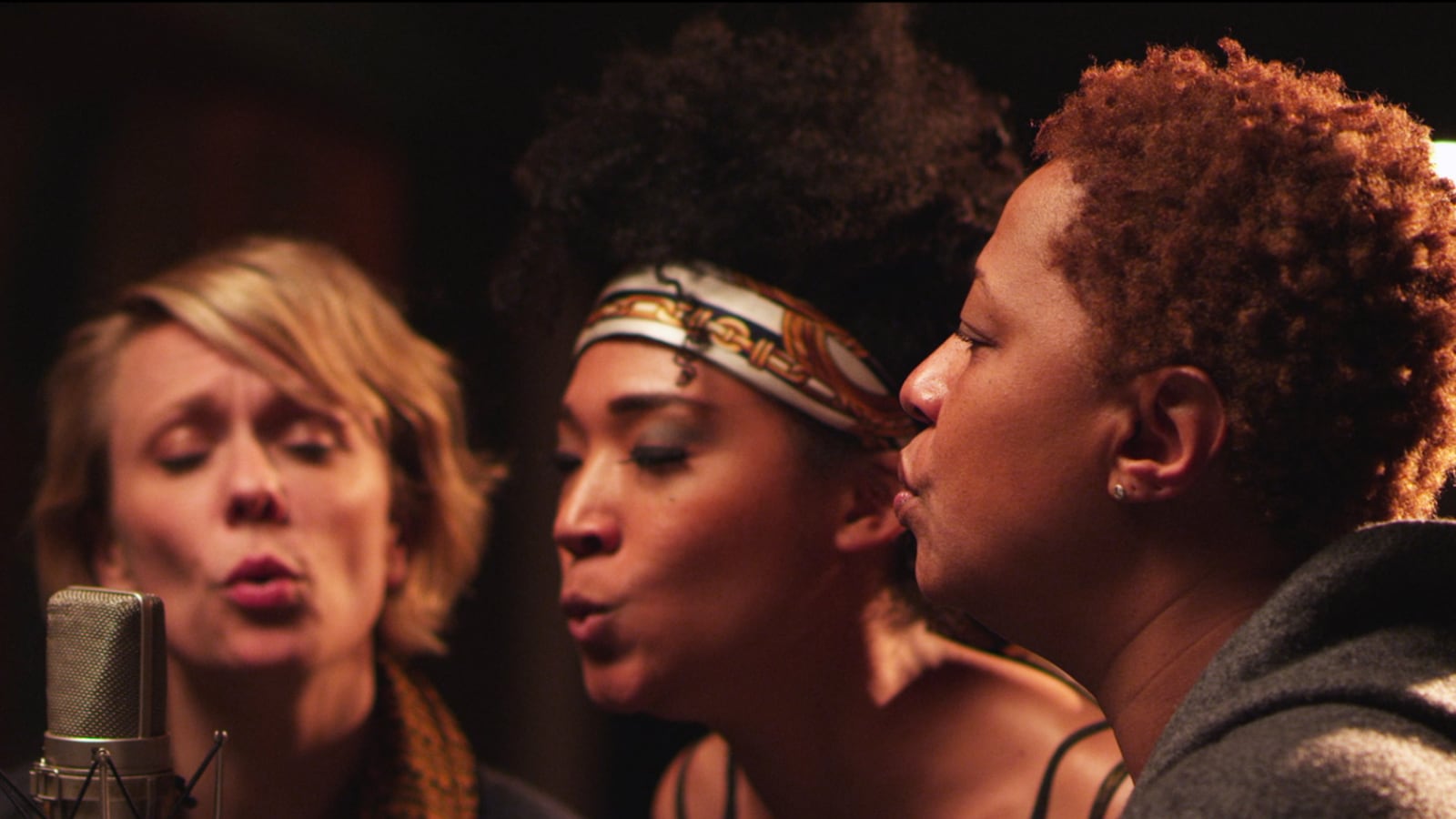 articles/2014/01/10/20-feet-from-stardom-judith-hill-darlene-love-and-lisa-fischer-star-in-the-oscar-shortlisted-documentary/140109-fallon-stardom_bmmpvt