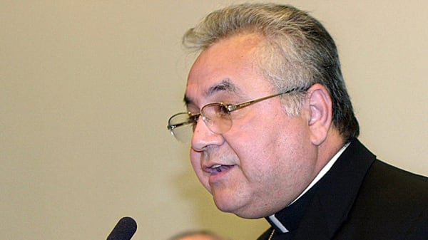 cheats/2012/01/04/priest-resigns-over-secret-family/catholic-bishop-secret-life-cs_sbpnot