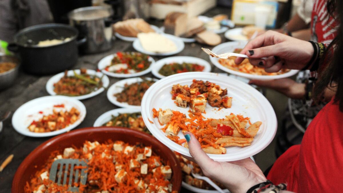 cheats/2013/01/10/report-half-the-world-s-food-wasted/130110-food-waste-worldwide-cheat_hkyxee