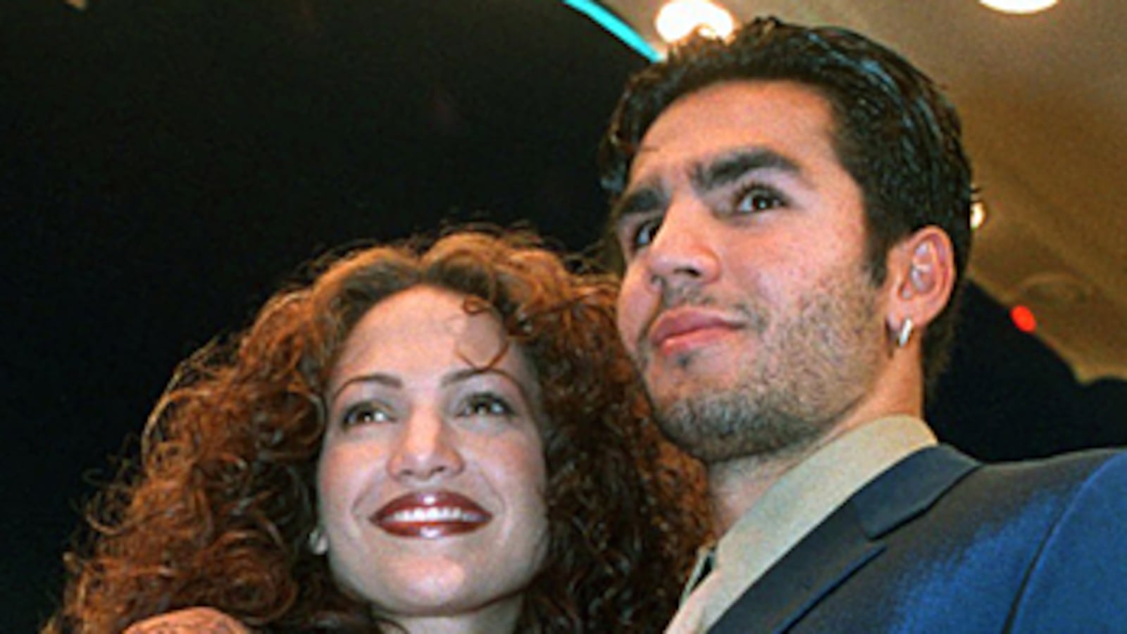 cheats/2010/09/19/j-lorsquos-first-husband-to-audition-for-idol/jlo-ona_ojzg17