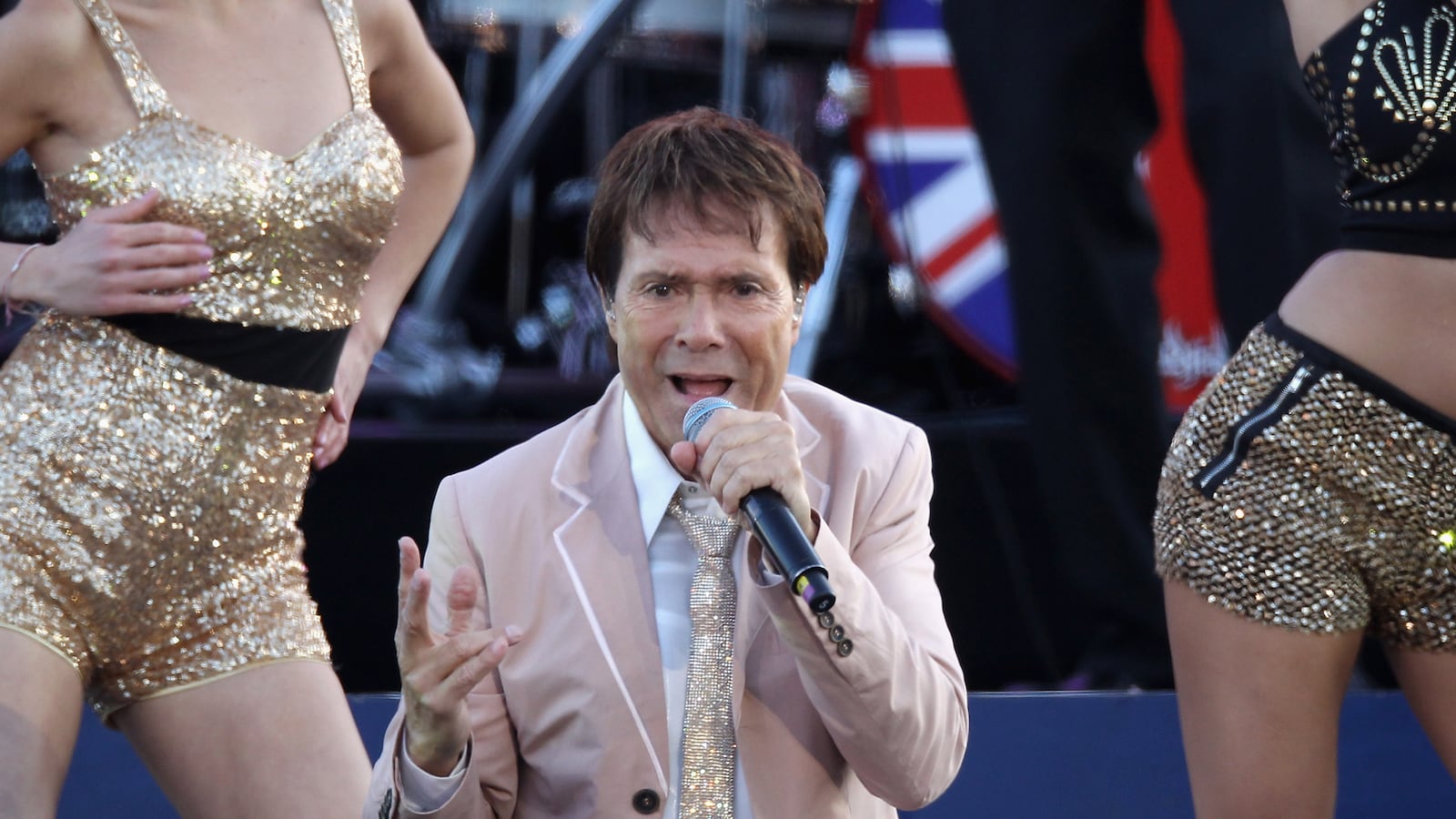 articles/2014/08/15/sir-cliff-richard-faces-sex-assault-claim-criticizes-police-raid-on-his-home/140815-teeman-richard-tease_zgehoj