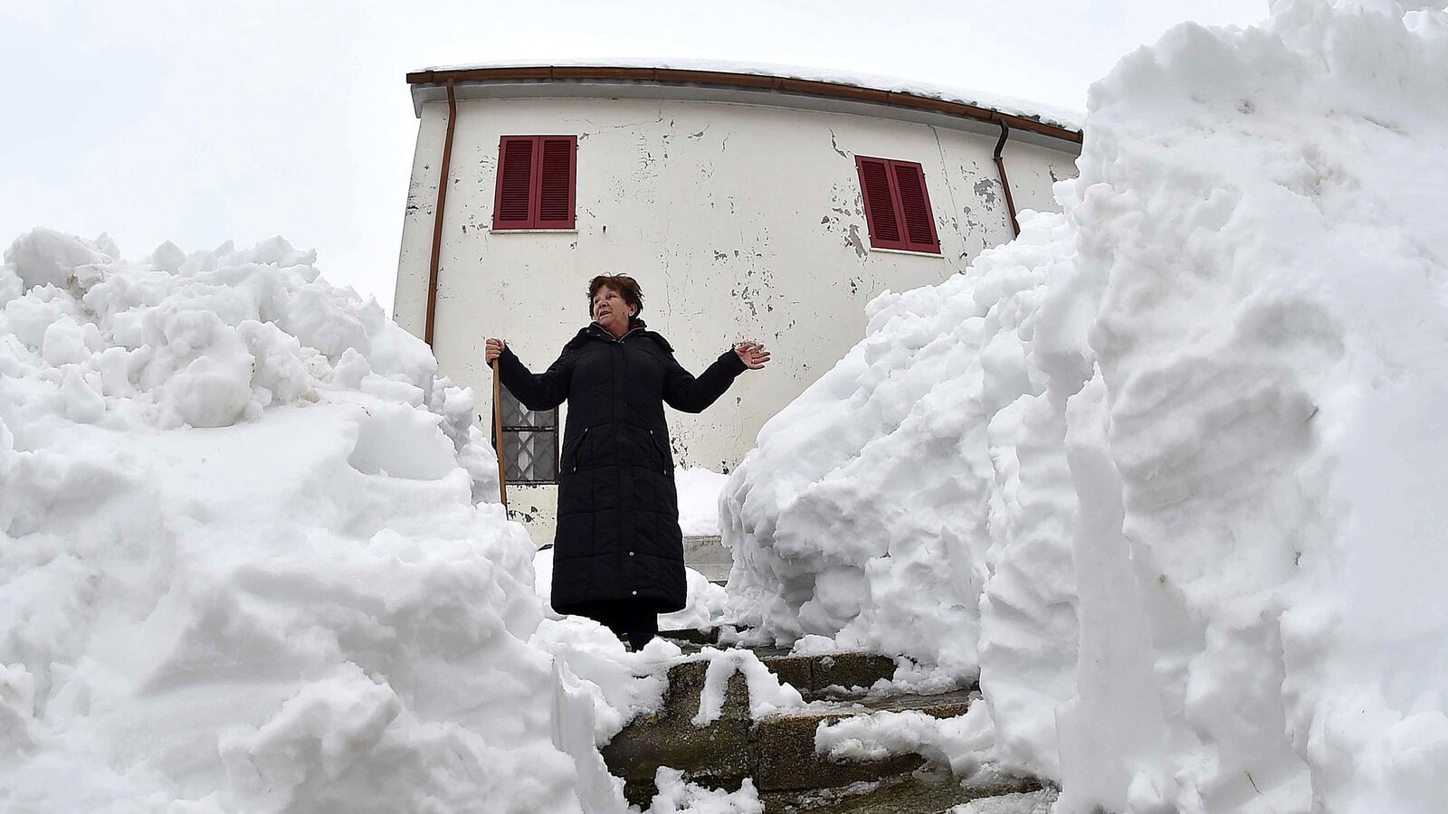 articles/2017/01/21/children-rescued-from-italy-avalanche-faces-smeared-with-nutella-eaten-while-trying-to-survive/170121-Nadeau-italy-avalanche-tease_rze6g9