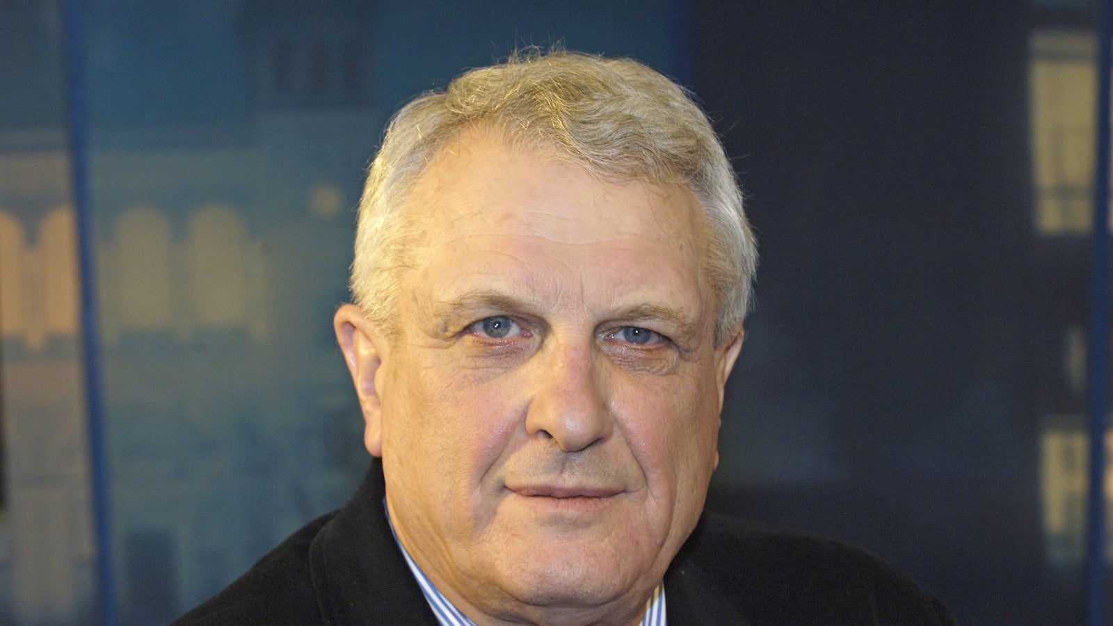 articles/2013/11/17/sunday-q-a-josef-joffe-on-the-myth-of-american-decline/131115-moynihan-joffe-tease_fhdxyf