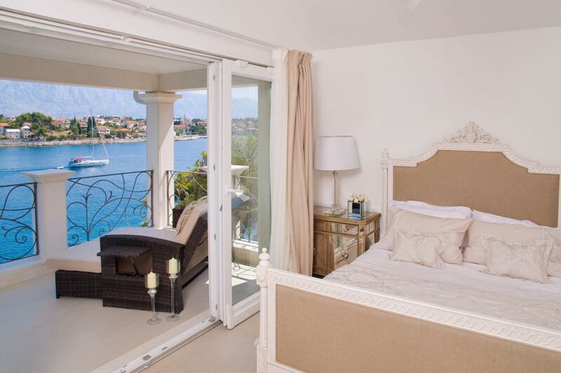 galleries/2013/08/18/rent-this-mediterranean-villa-photos/130816-villas-18_m1xjaa