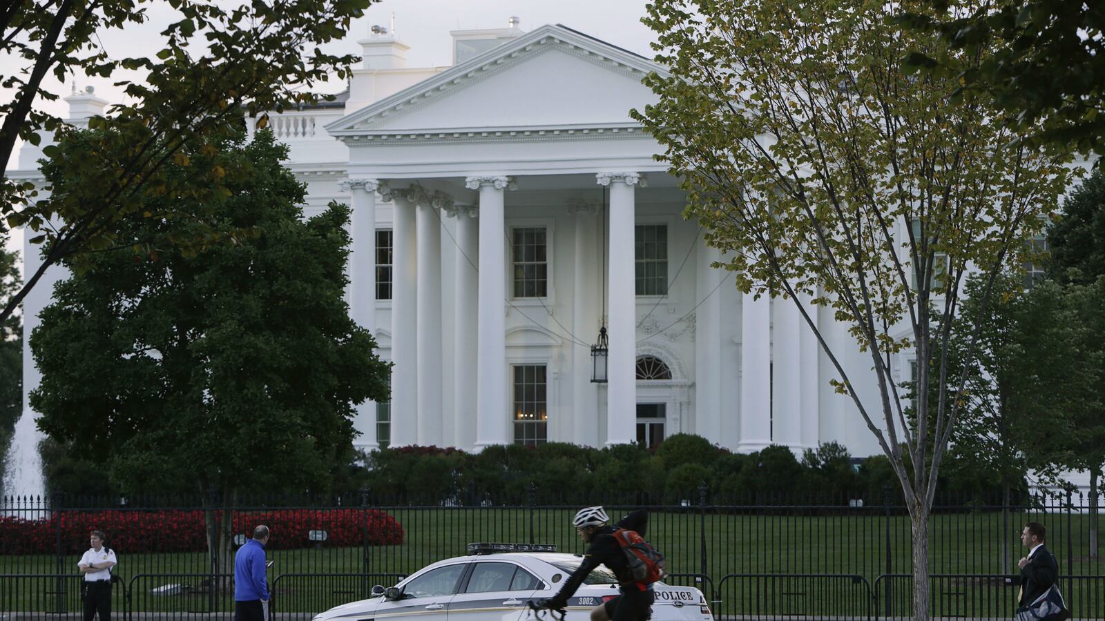 cheats/2014/09/28/secret-service-botched-2011-incident0/140928-secretservice-cheat_riudnm