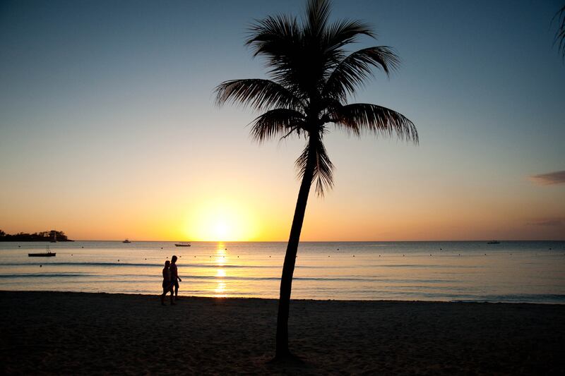 galleries/2013/06/03/13-stunning-sunsets-around-the-world-photos/130531-riu-palace_if0krh