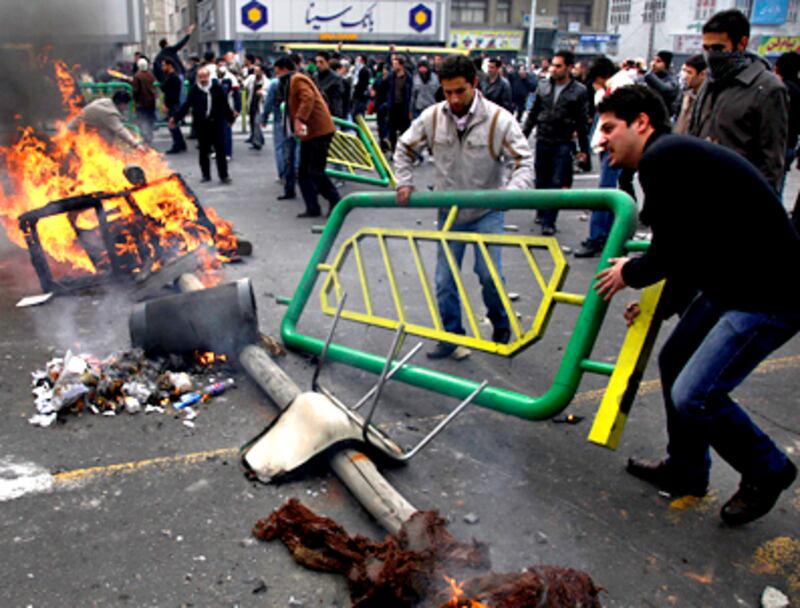 articles/2009/12/29/what-happened-to-leyli/shams-iran-protest-02_btcjbd