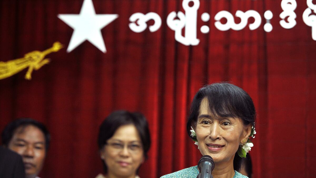 articles/2012/04/30/aung-san-suu-kyi-will-join-burma-parliament-and-hopes-to-reform-constitution/suu-kyi-popham-teaser_frdya1