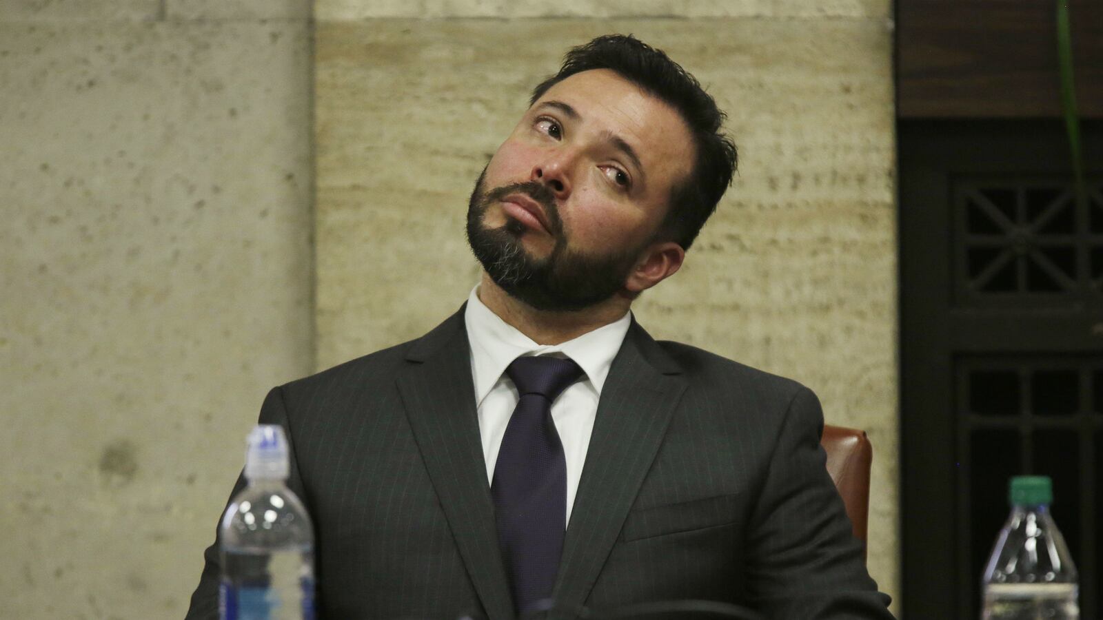 cheats/2015/04/20/cop-cleared-for-killing-unarmed-woman/150420-chicago-cop-cheat_rlmg0m