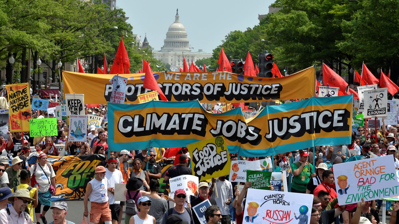 articles/2017/04/29/best-signs-from-the-people-s-climate-march/170429-peoples-climate-march-tease_jq07ea