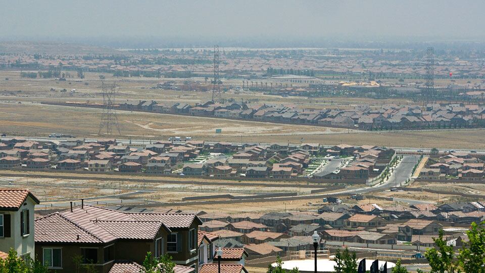 galleries/2010/08/30/worst-real-estate-cities/worst-real-estate-cities---riverside_bfrknn