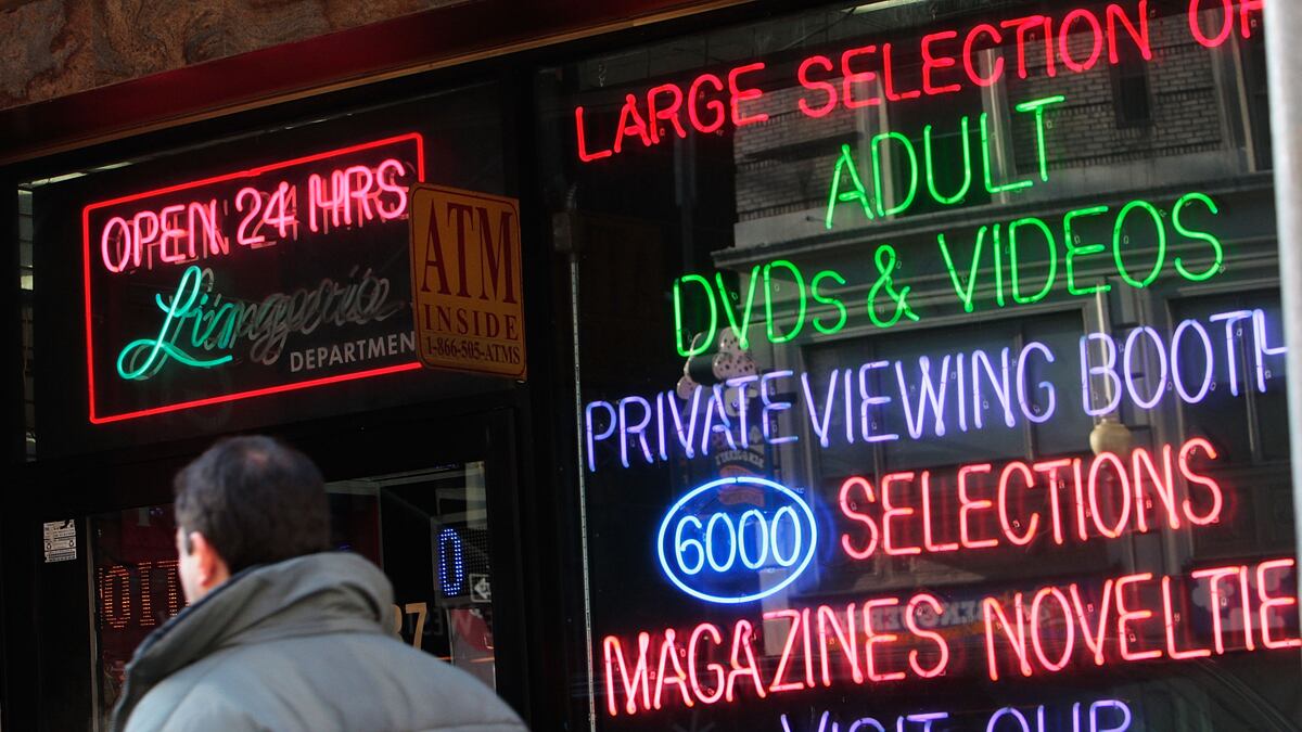 cheats/2012/08/22/more-syphilis-found-in-porn-actors/porn-industry-syphilis-scare-cheat_frgci6