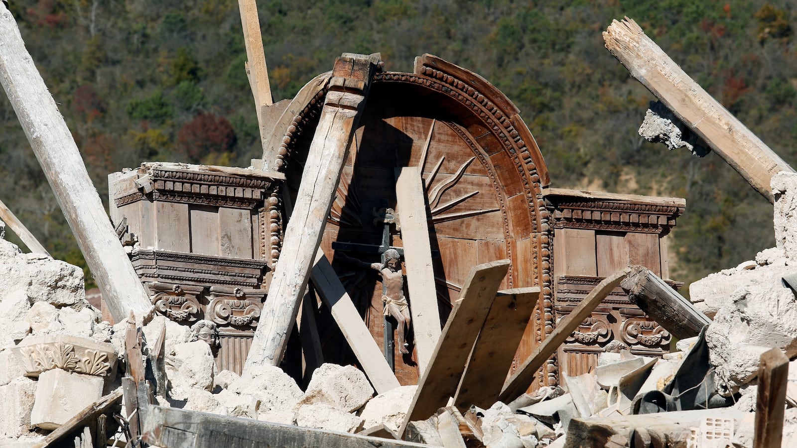 cheats/2016/10/31/15-000-displaced-after-italy-earthquakes/161031-italy-quake-cheat_e0987l