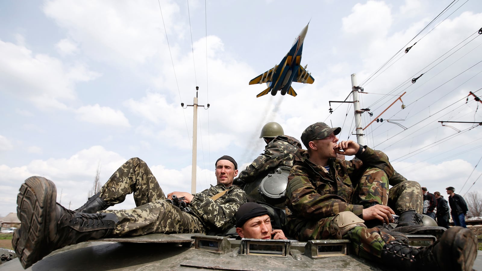 articles/2014/04/17/the-ukrainian-army-is-crumbling-before-putin/140417-dettmer-ukraine2-tease_vaopxk