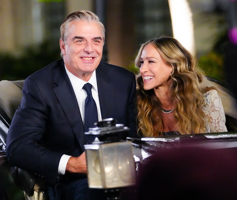 NEW YORK, NEW YORK - NOVEMBER 07: Chris Noth, John James Preston or Mr. Big, and Sarah Jessica Parker, as Carrie Bradshaw, on location for 'And Just Like That' on November 07, 2021 in New York City. (Photo by Gotham/GC Images)