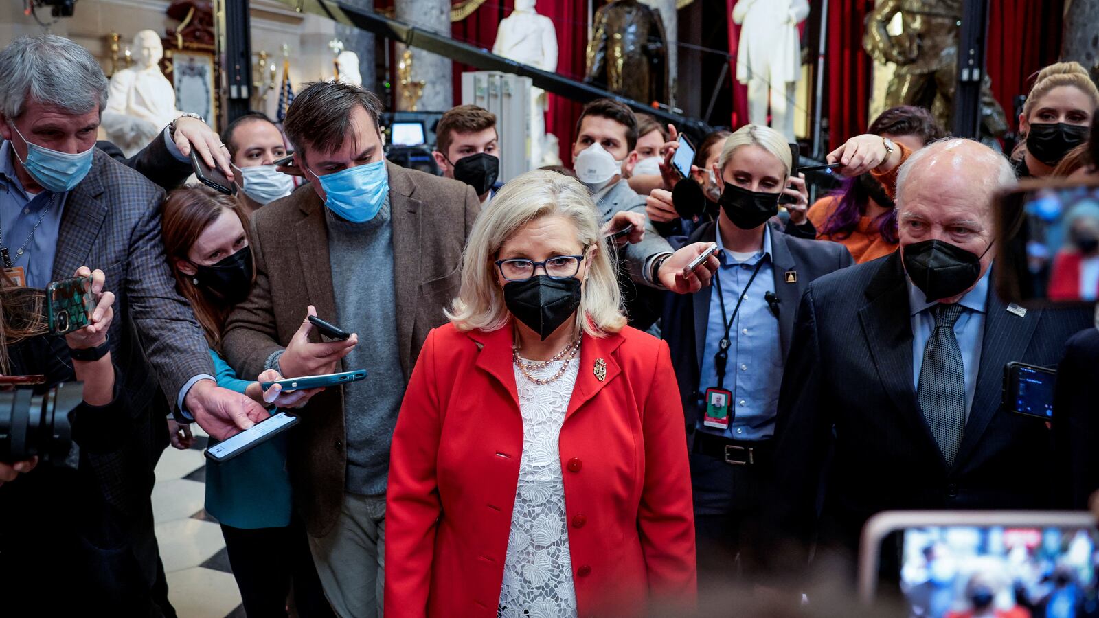 2022-01-06T192821Z_325297962_RC2VTR9Z2PH3_RTRMADP_3_USA-CAPITOL-SECURITY_yxsnx5