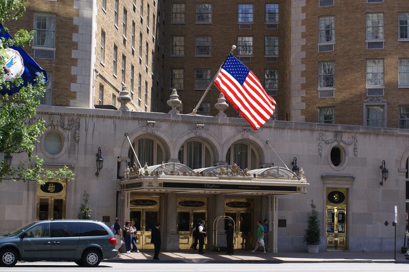 Hotel-Spotlight_yifnsk