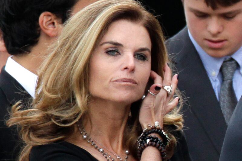 articles/2011/07/02/maria-shriver-and-arnold-schwarzenegger-divorce-no-more-mrs-good-wife/maria-shriver-arnold-files-divorce-bennett_f8pkdl