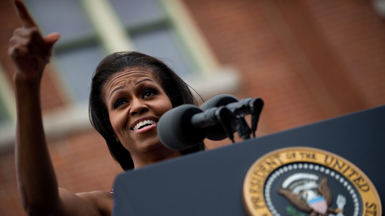 cheats/2012/08/18/michelle-obama-to-visit-sikh-temple/michelle-obama-sikh-temple-visit-cheat_frrtw3