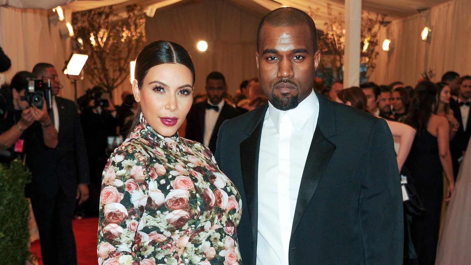 cheats/2013/07/07/kardashian-and-kanye-to-wed-in-egypt/130707-kanye-egypt-cheat_dd5qwf