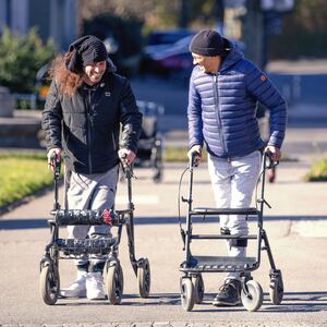 Patient_with_complete_spinal_cord_injury__left__and_incomlete_SCI__right__walking_in_Lausanne2__NeuroRestore-Jimmy_Ravier_qffhnm