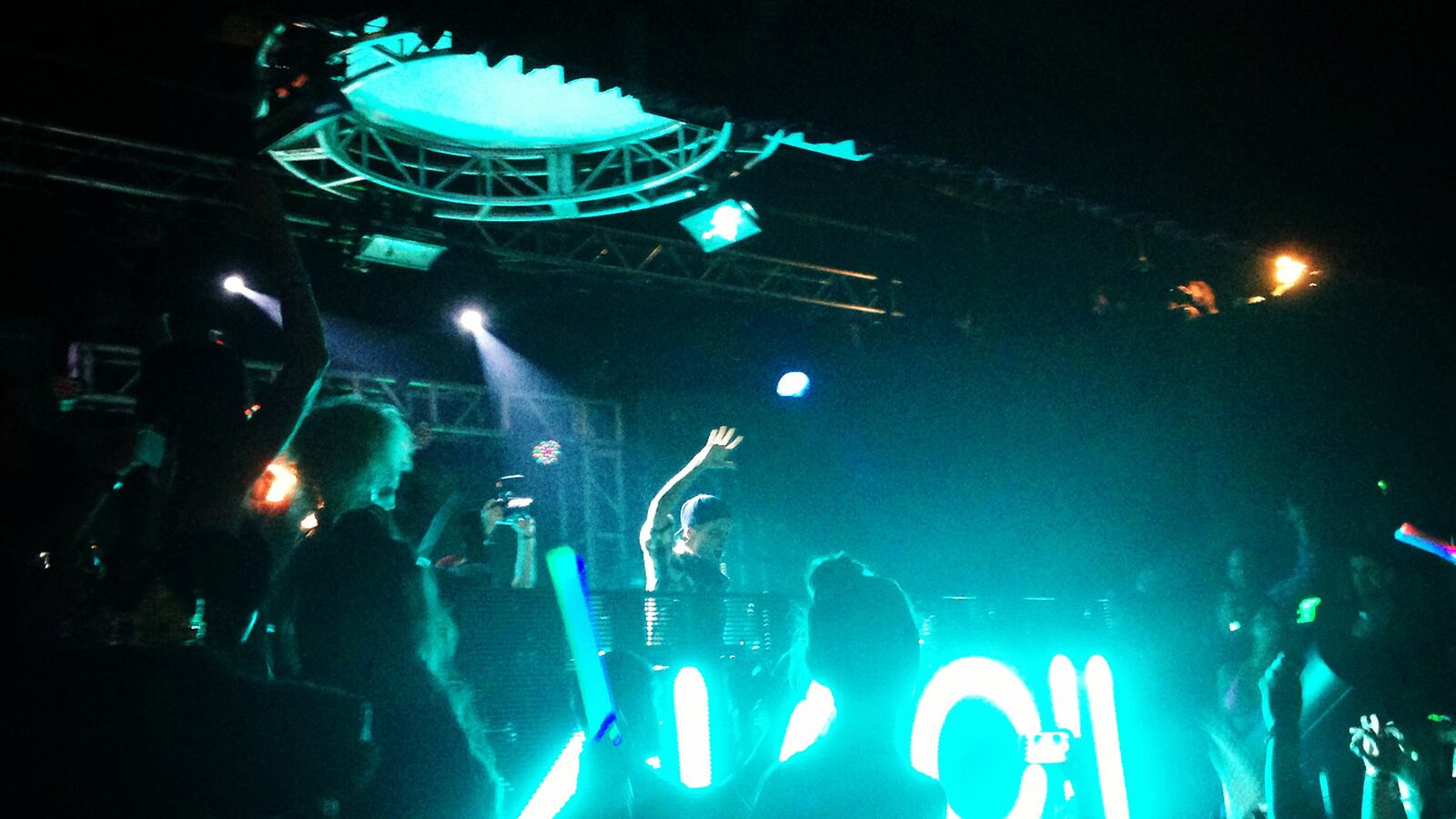 articles/2013/01/20/avicii-superstar-dj-hits-sundance/130120-avicii-stern-tease_sjjdlr