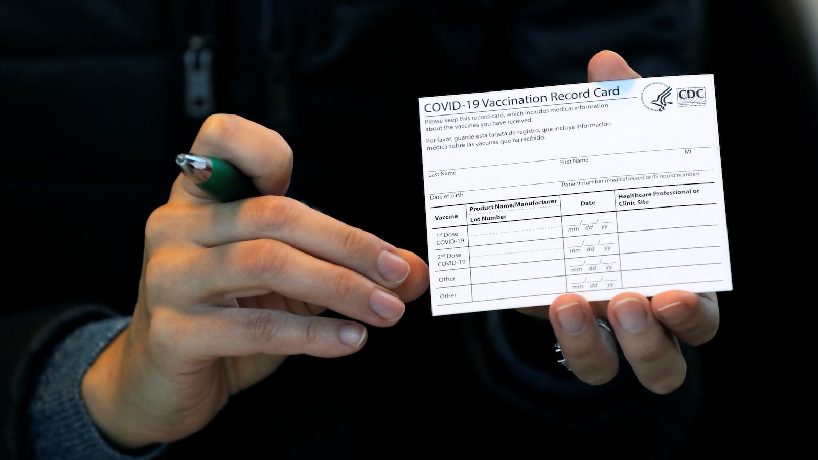 2021-01-10T210327Z_1289034955_RC295L9P4QIX_RTRMADP_3_HEALTH-CORONAVIRUS-VACCINES-NEW-YORK_fxlklg