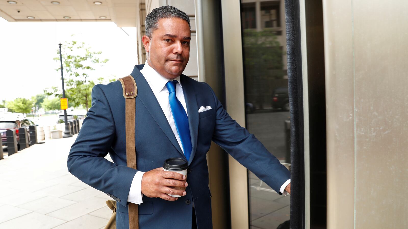 2018-06-01T135412Z_1797509788_RC195E1ABC60_RTRMADP_3_USA-TRUMP-RUSSIA_auzeec