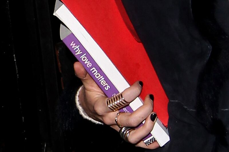 articles/2013/12/05/baby-books-suggest-cressida-bonas-has-babies-on-the-brain/cressida-love_oq6bu8