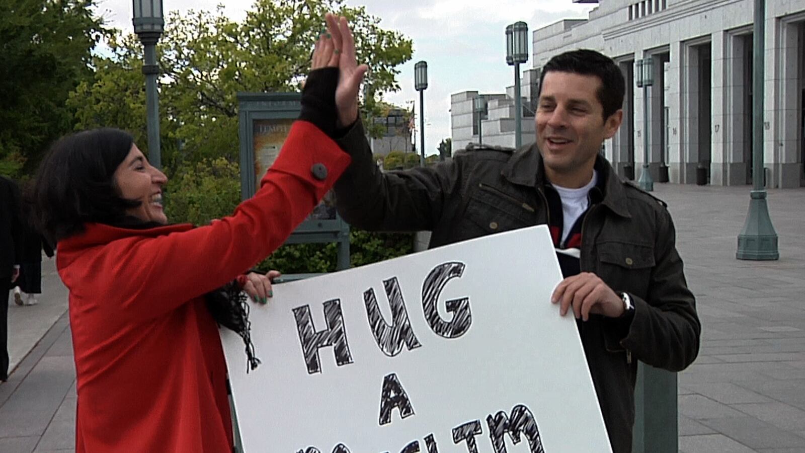 articles/2013/09/22/why-the-right-is-bashing-my-muslim-comedy-movie/130920-obeidallah-muslim-tease-embed_p5a227