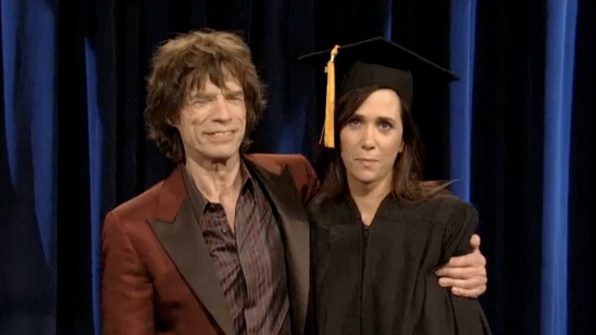 cheats/2012/05/20/kristen-wiig-bids-snl-adieu/mick-jagger-kristen-wiig-cheat_lzt1yp
