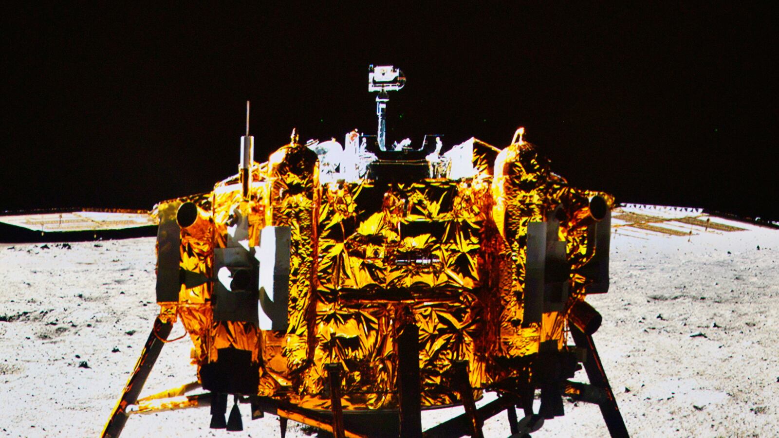 articles/2013/12/29/the-year-in-chinese-science-and-science-fiction/131227-wasserstrom-china-tease_nzyixp