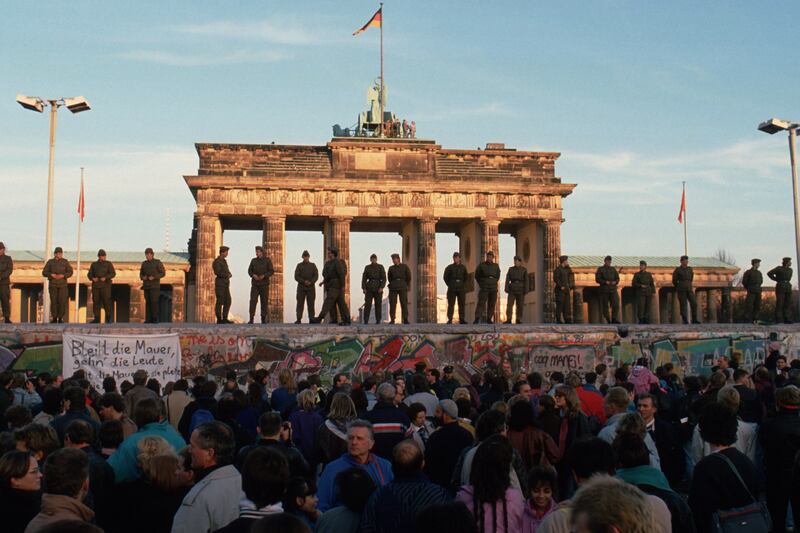 galleries/2014/11/07/a-wall-falls-and-a-cold-war-ends-photos/141107-berlin-wall1_d4onw4