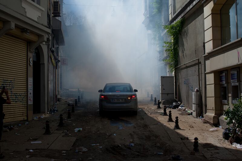 galleries/2013/05/31/occupy-istanbul-errupts-in-violence-photos/130601-turkey-day2-05_ijmlhs