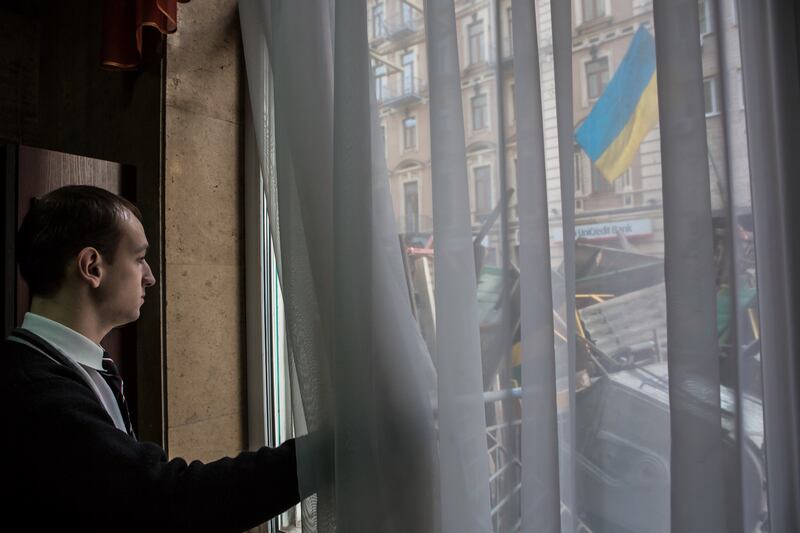 galleries/2014/02/18/an-all-out-battle-erupts-in-ukraine-photos/140219-ukraine-protest4-tease_netubv