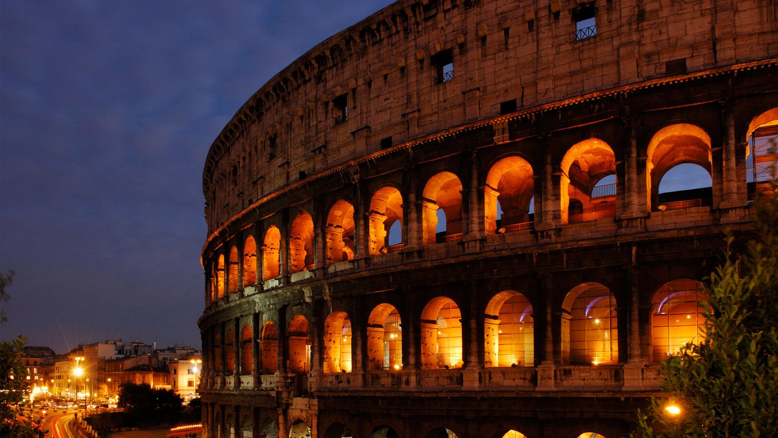 articles/2016/07/02/live-from-the-colosseum-in-rome-inside-a-party-to-save-italy-s-treasures/160702-Nadeau-Dinner-at-the-Coliseum-tease_jueaao