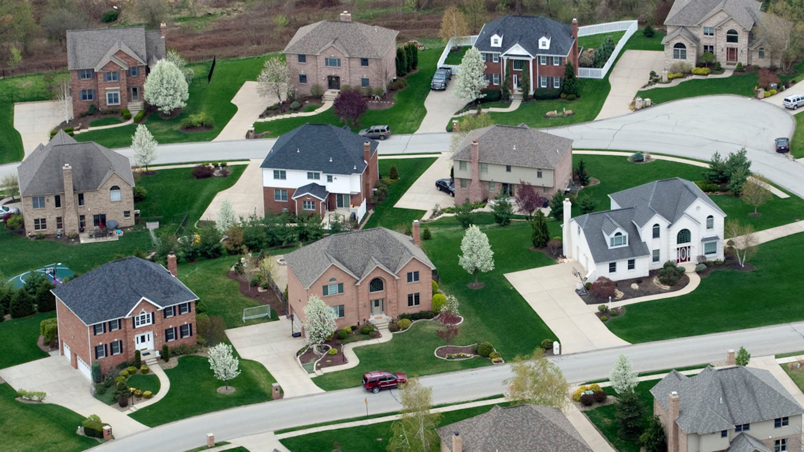 articles/2011/12/13/housing-market-s-hot-spots-run-counter-to-weak-sales-overall/housing-market-hot-spots-tease_crnnod