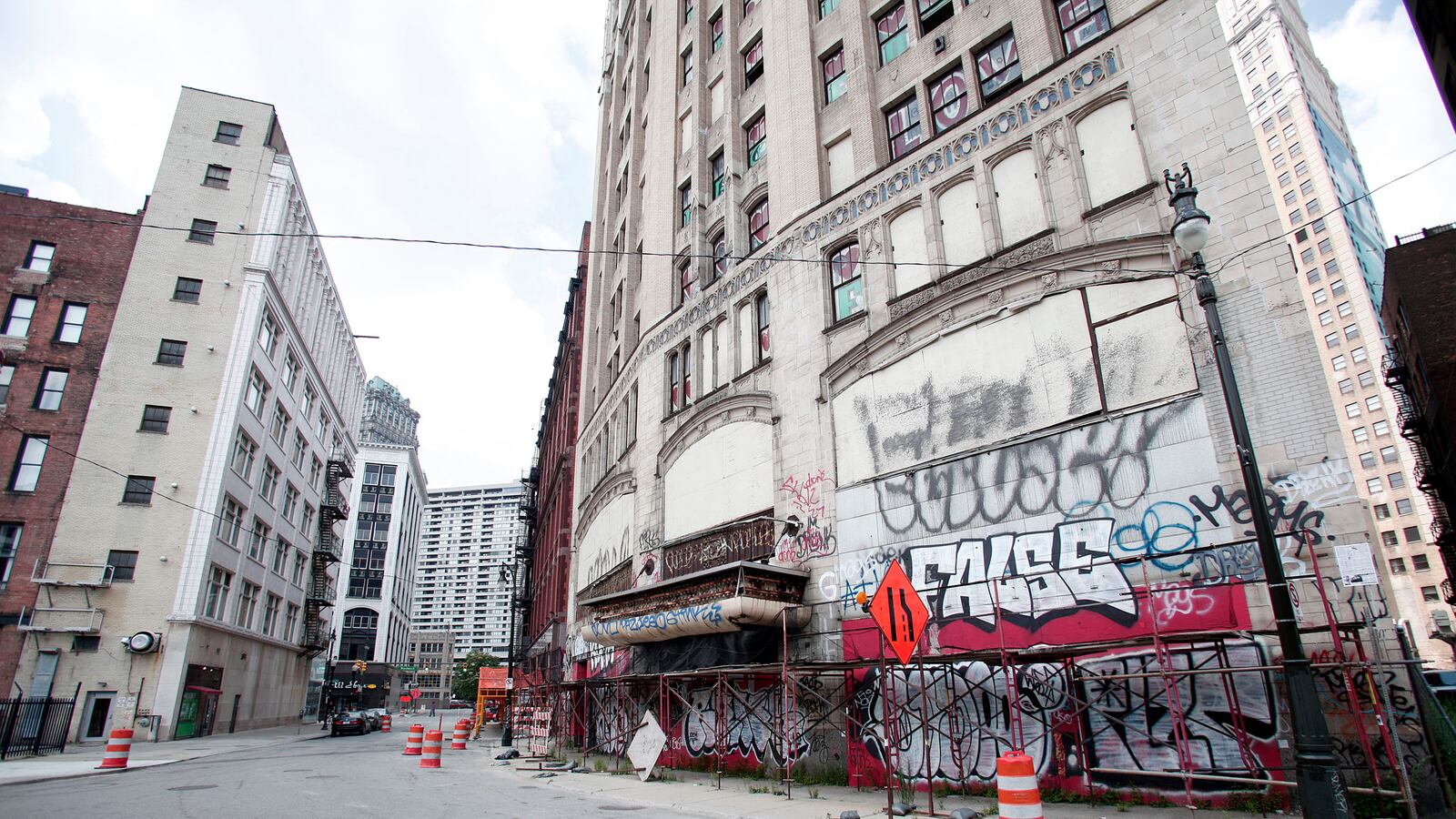 galleries/2013/07/23/13-cities-in-financial-distress/130723-cities-distress-detroit-tease_uhvddc