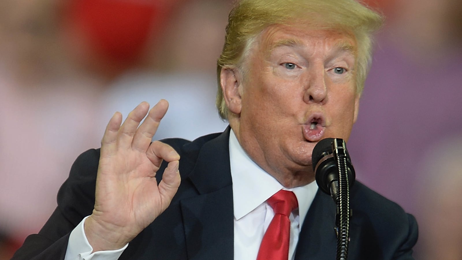 200619-jong-fast-trump-gestures_yxktsu