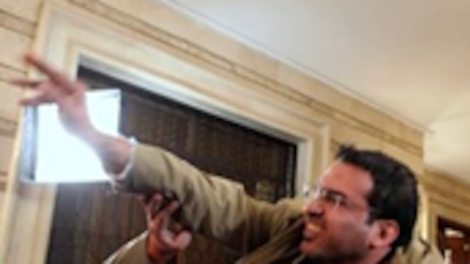 articles/2008/12/18/saddam-and-the-shoe-thrower/nematt-shoe-hussein_8126_n54yvv