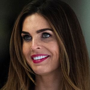 211201-cuomo-hope-hicks-01_oghcsr