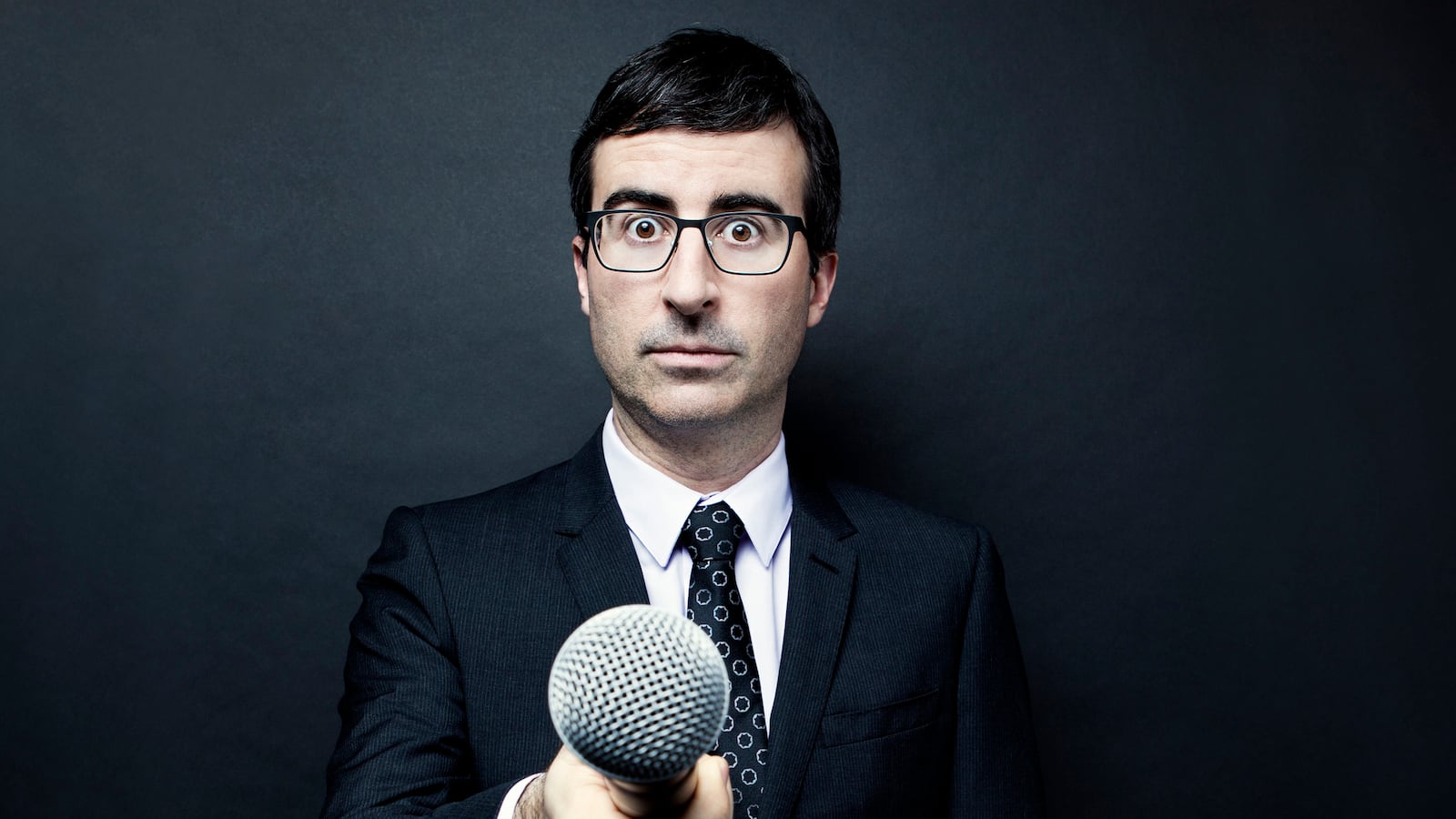 articles/2014/05/01/john-oliver-on-last-week-tonight-turning-down-cbs-and-nauseating-american-politics/140430-stern-oliver-tease_elek37