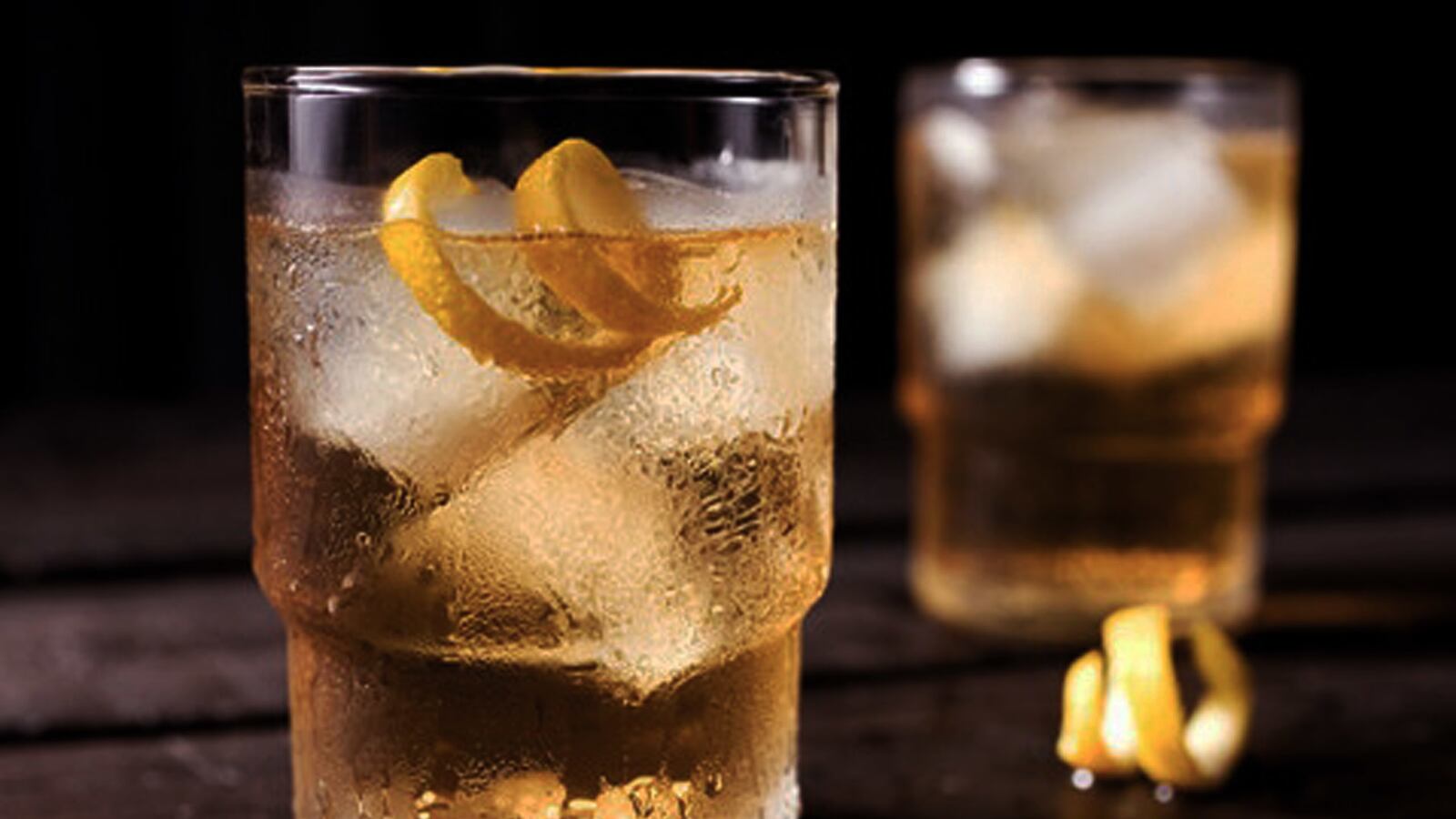 articles/2016/07/16/the-right-way-to-drink-scotch-in-the-summer/160716-bryson-whiskey-tease_oc1w1u