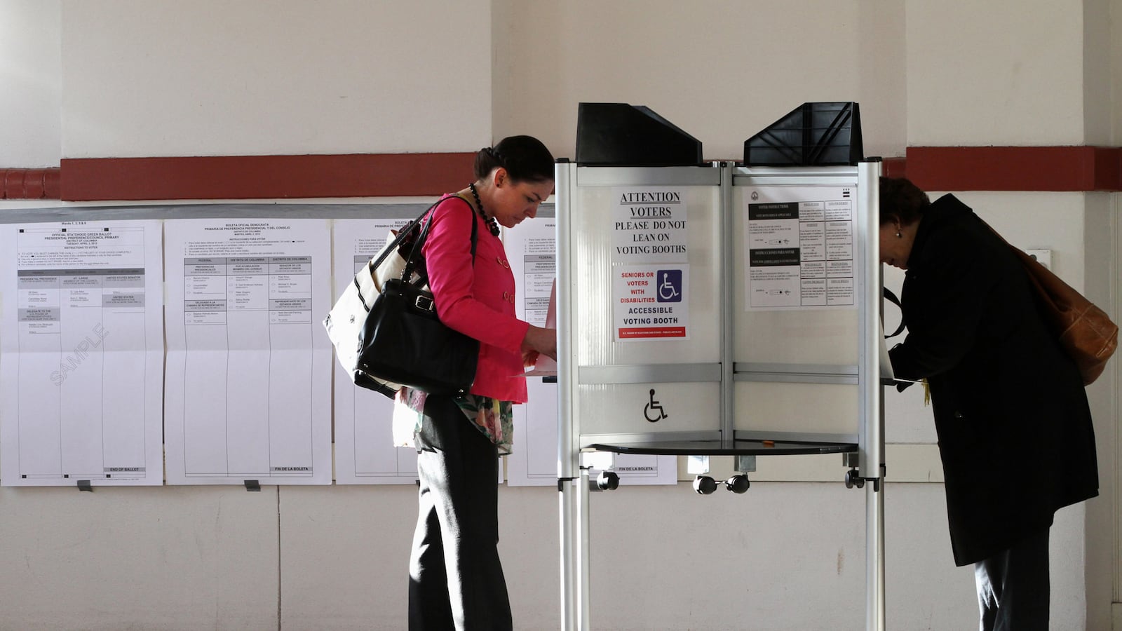 cheats/2012/05/19/obama-campaign-fights-voter-id-laws/voter-id-law-obama-campaign-cheat_ytvbt6